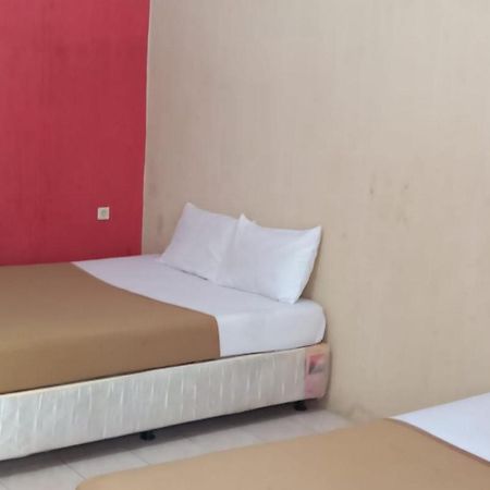 Hotel Nirwana Situbondo Redpartner Banyuanget エクステリア 写真