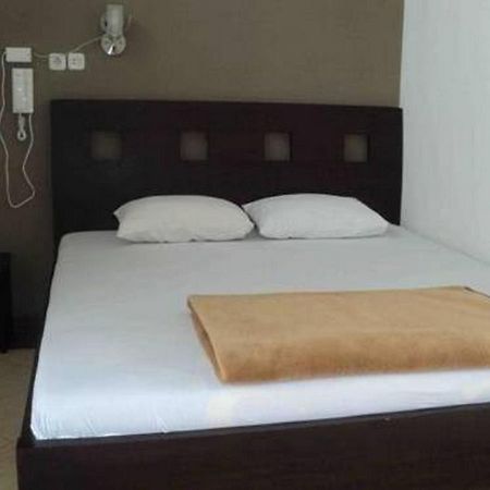 Hotel Nirwana Situbondo Redpartner Banyuanget エクステリア 写真