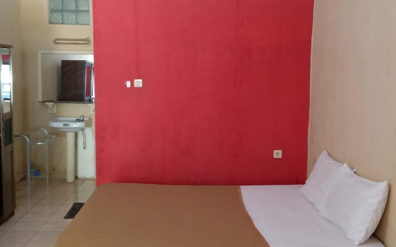 Hotel Nirwana Situbondo Redpartner Banyuanget エクステリア 写真