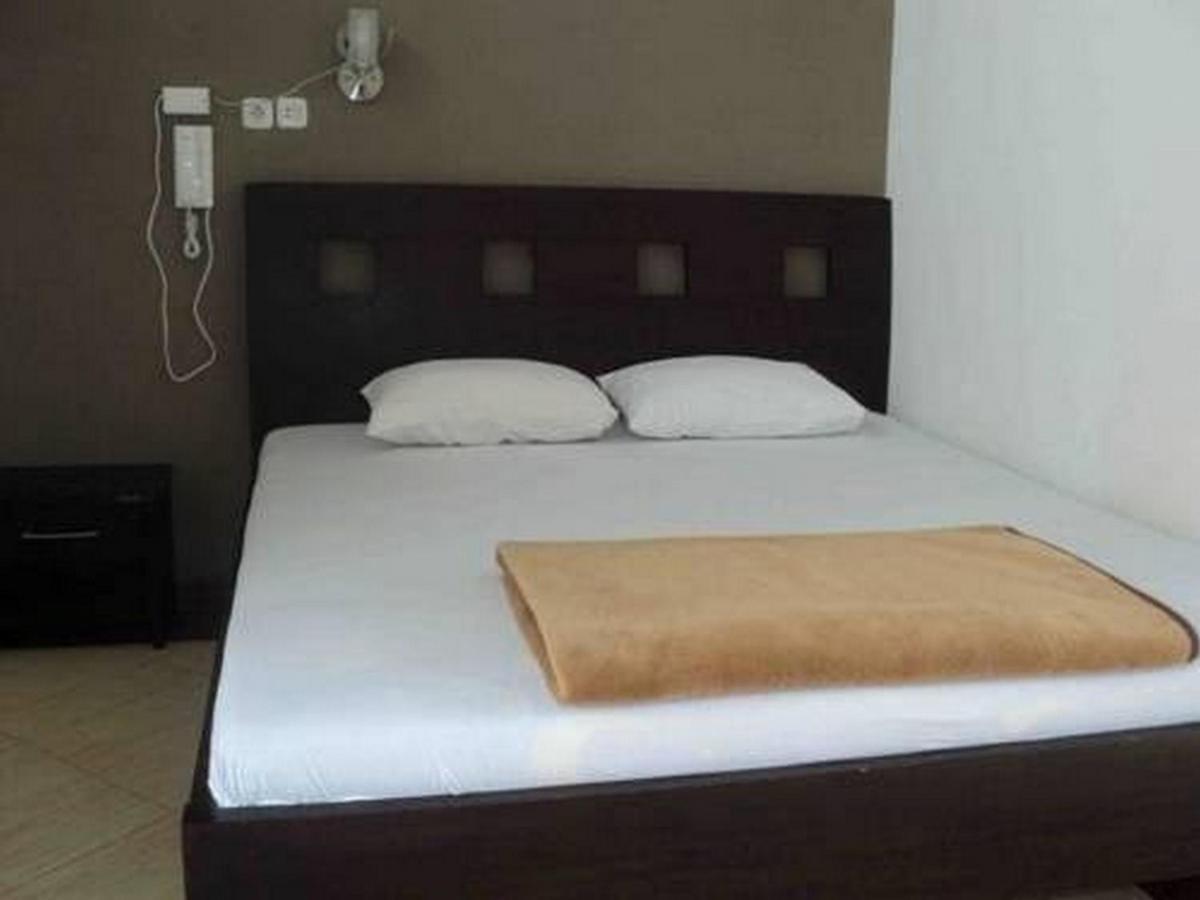 Hotel Nirwana Situbondo Redpartner Banyuanget エクステリア 写真